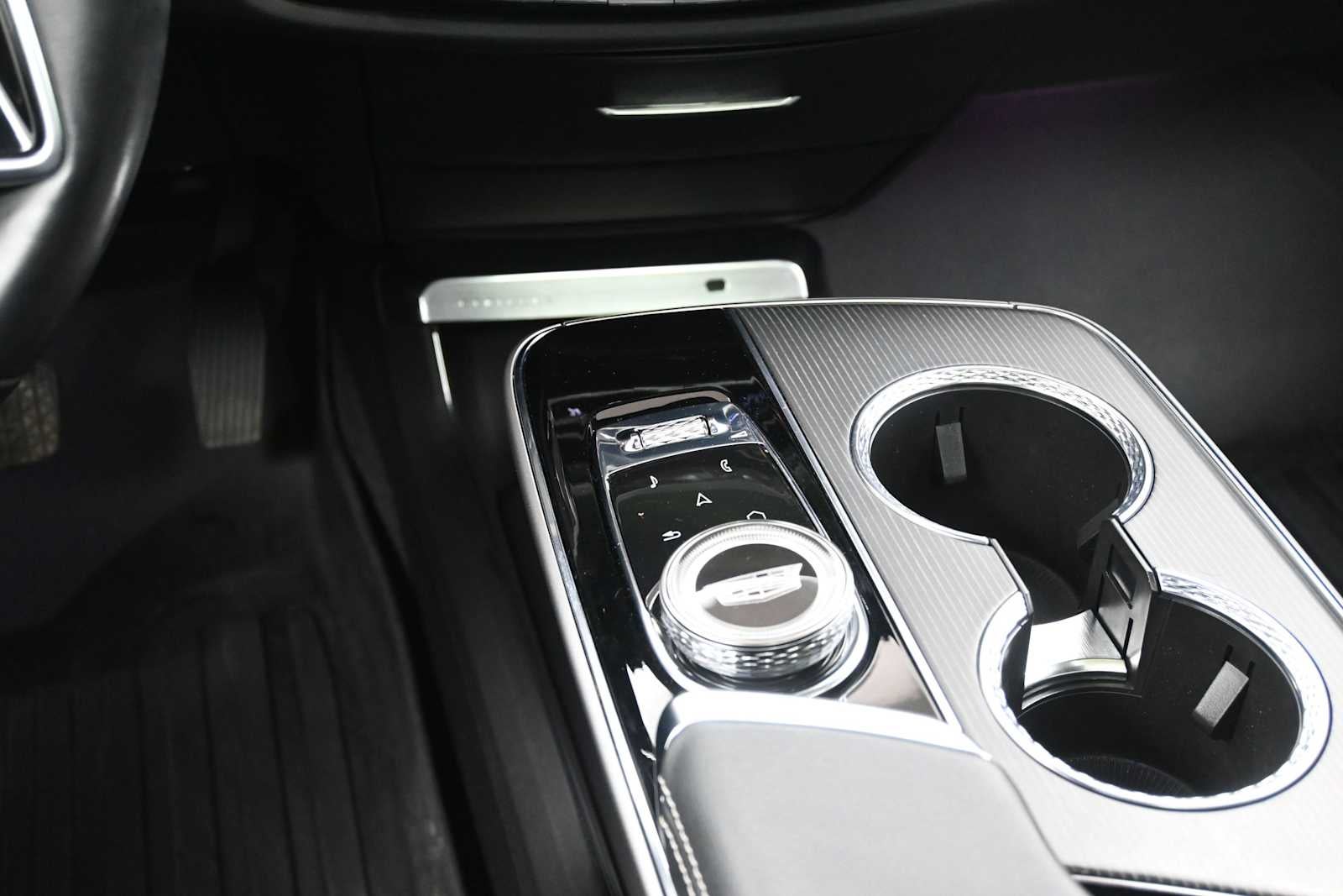 2024 Cadillac LYRIQ Luxury 2