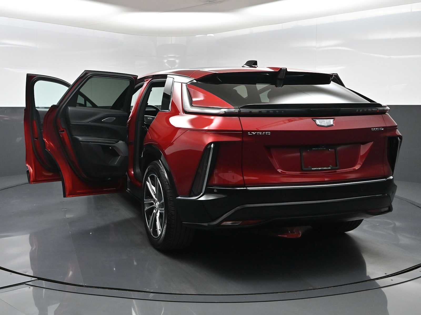 2024 Cadillac LYRIQ Luxury 2