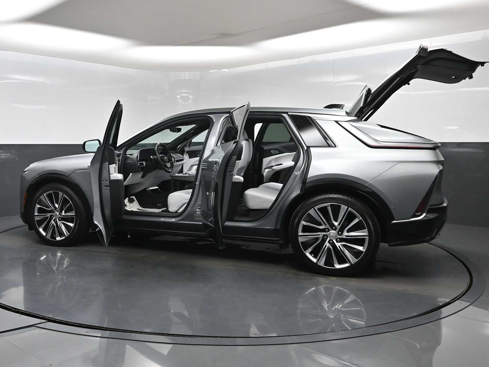 2024 Cadillac LYRIQ Luxury 3