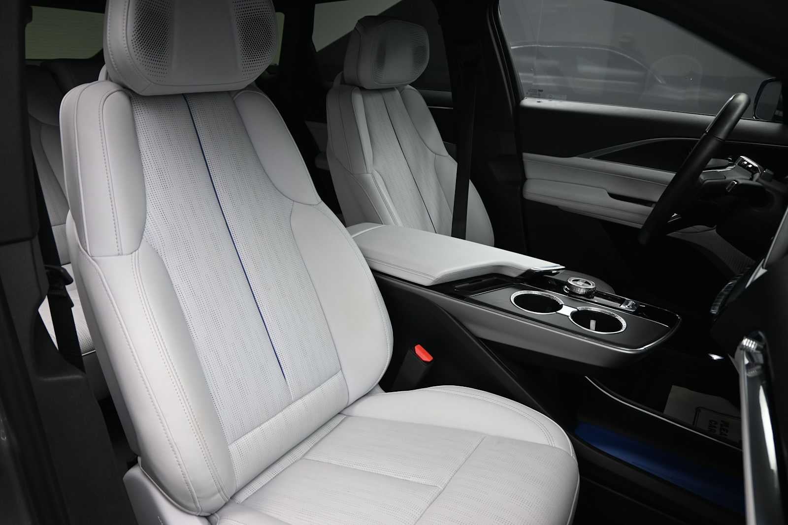 2024 Cadillac LYRIQ Luxury 3
