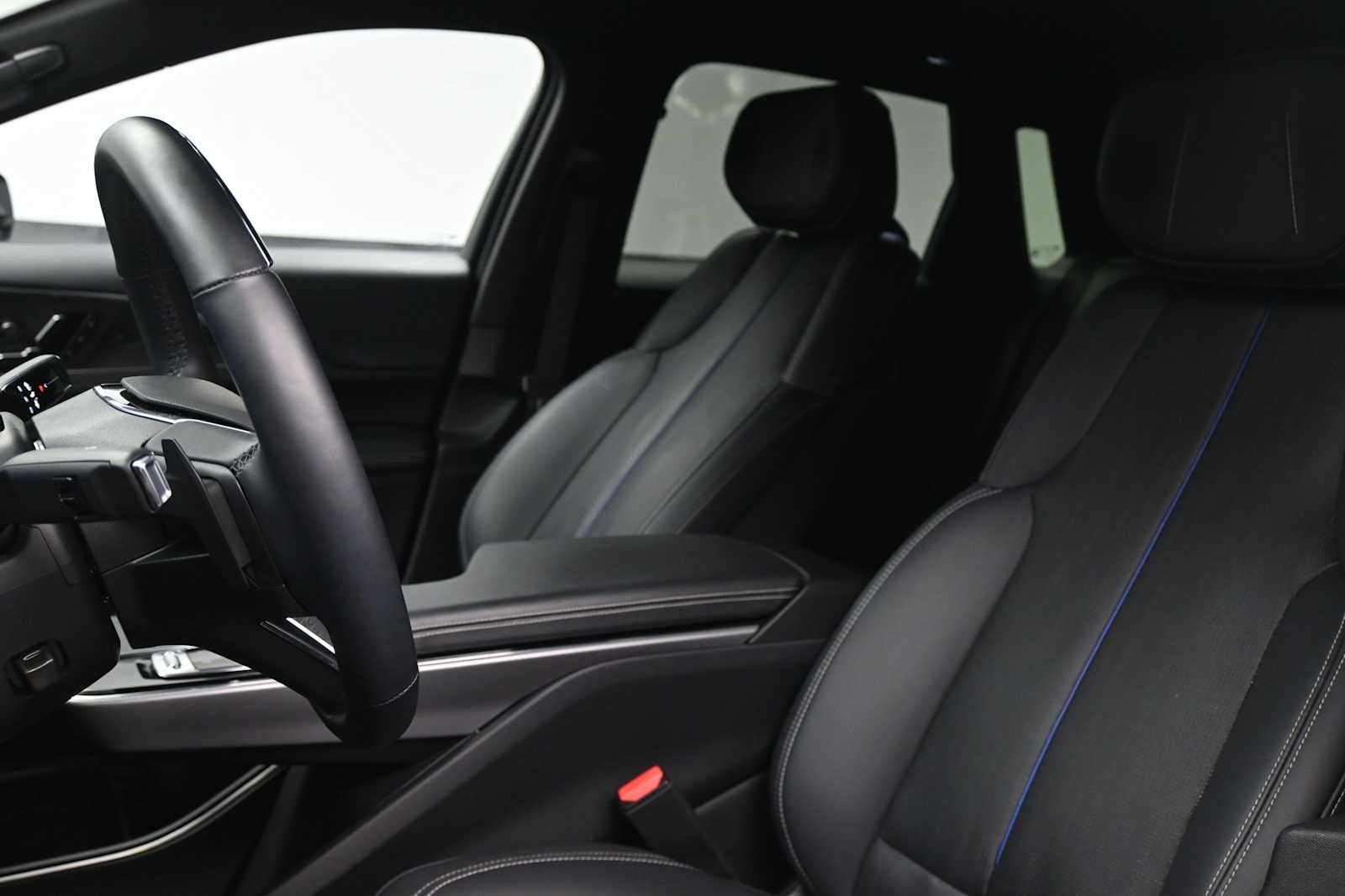 2024 Cadillac LYRIQ Sport 2