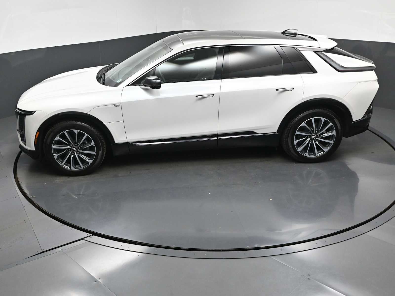 2024 Cadillac LYRIQ Sport 2