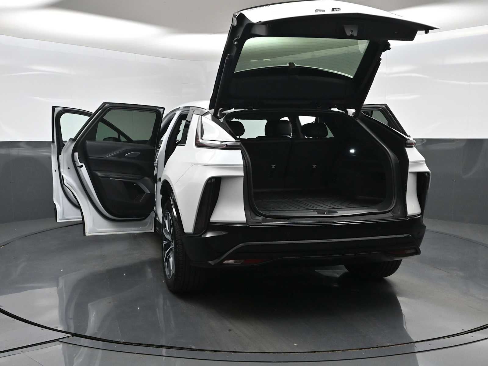 2024 Cadillac LYRIQ Sport 2