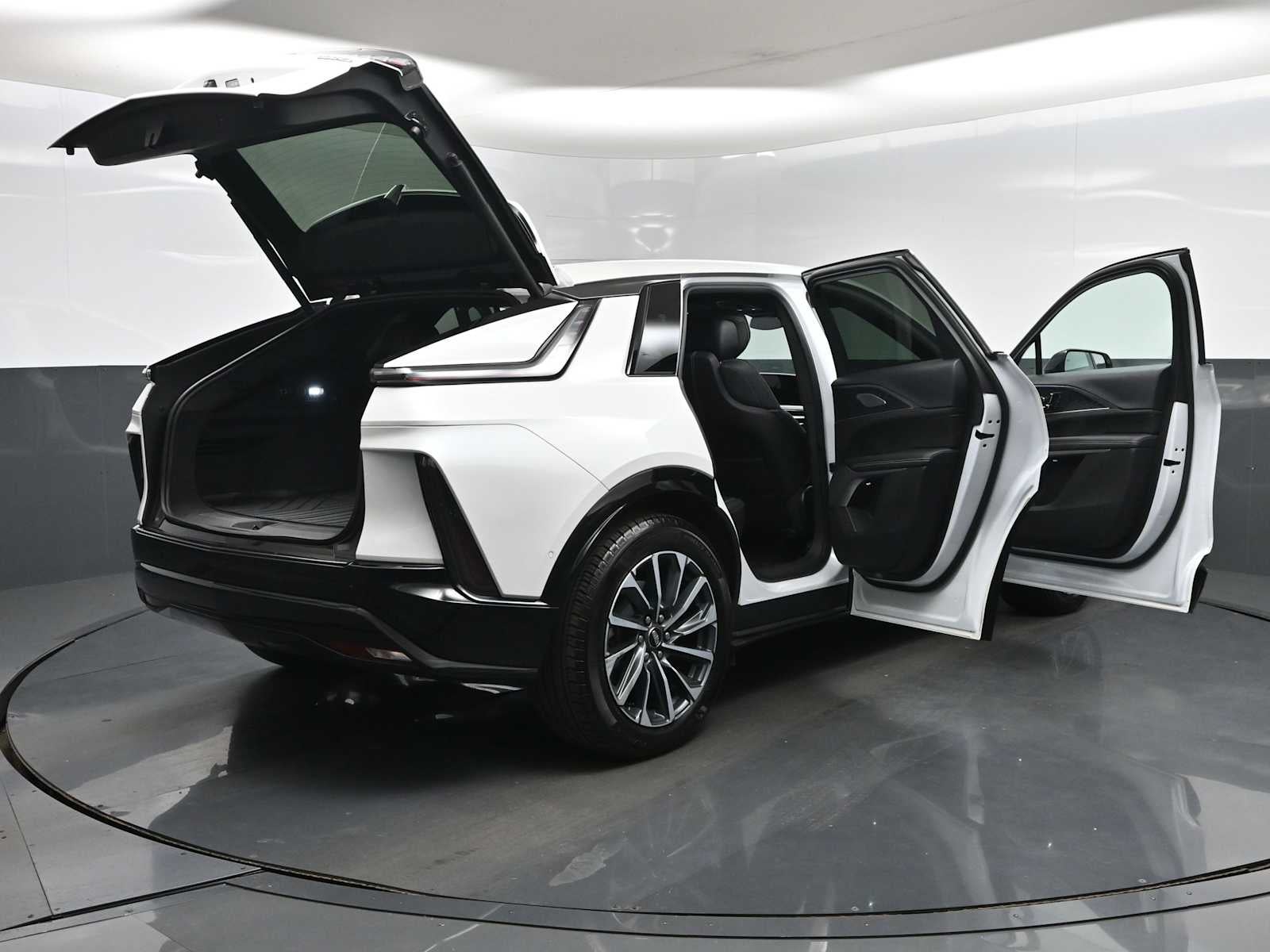 2024 Cadillac LYRIQ Sport 2