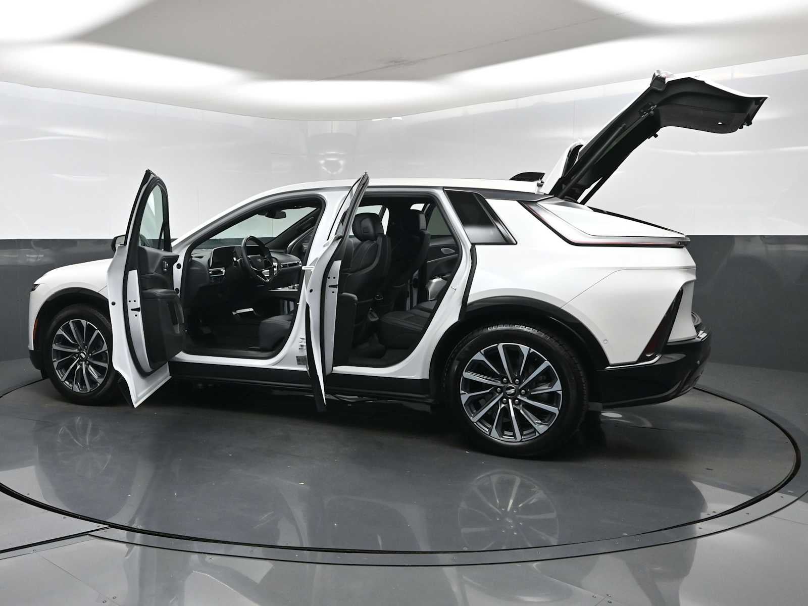 2024 Cadillac LYRIQ Sport 2