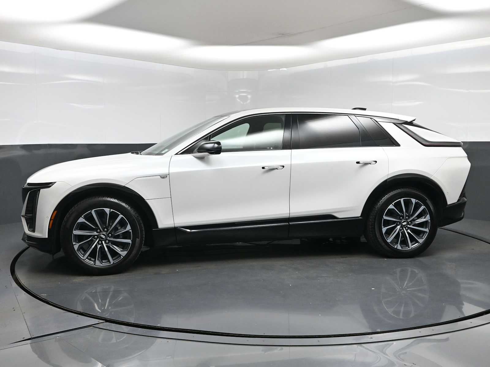 2024 Cadillac LYRIQ Sport 2