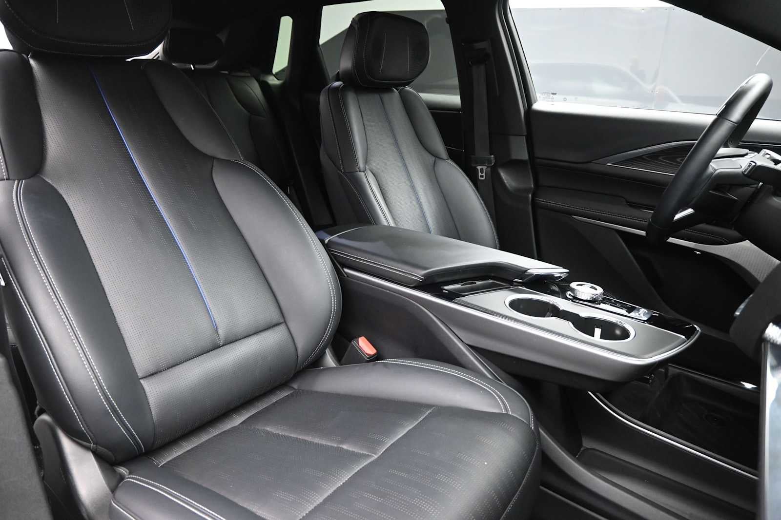 2024 Cadillac LYRIQ Sport 2