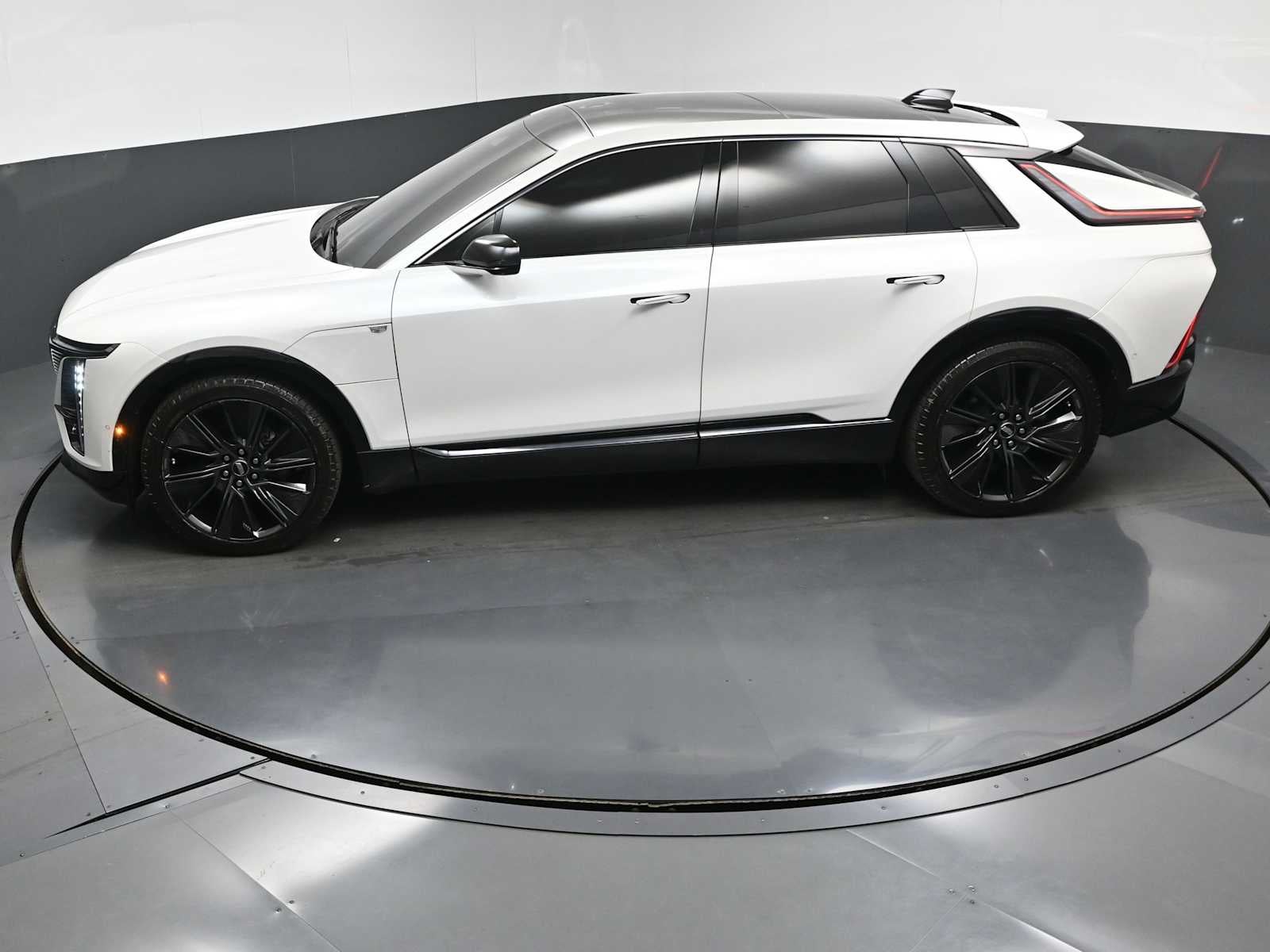 2024 Cadillac LYRIQ Sport 3