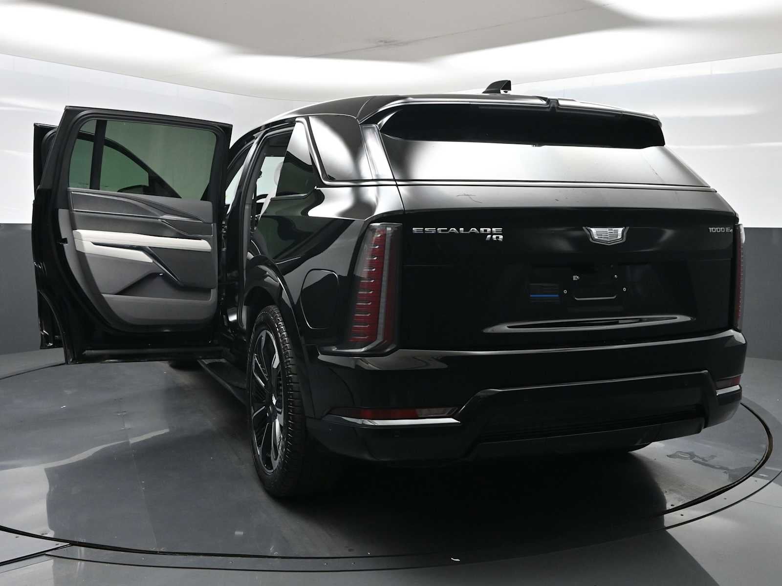 2025 Cadillac ESCALADE IQ Sport 1