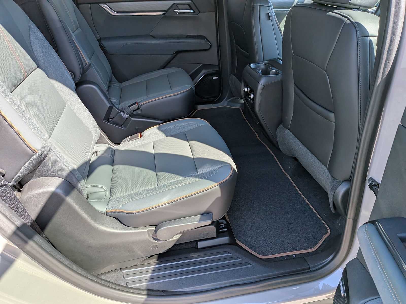 2027 GMC Acadia AWD AT4