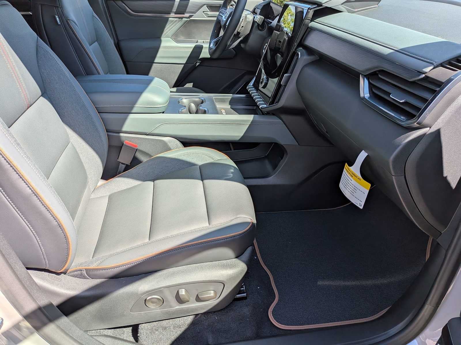 2027 GMC Acadia AWD AT4