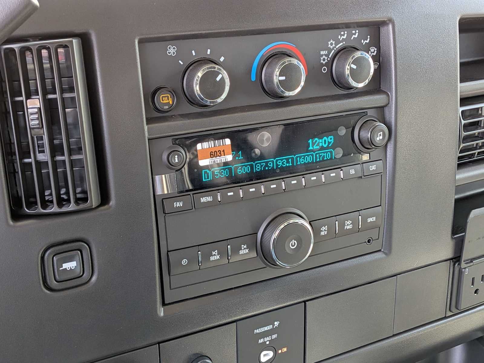 2026 GMC Savana Cargo Van RWD 2500 135"