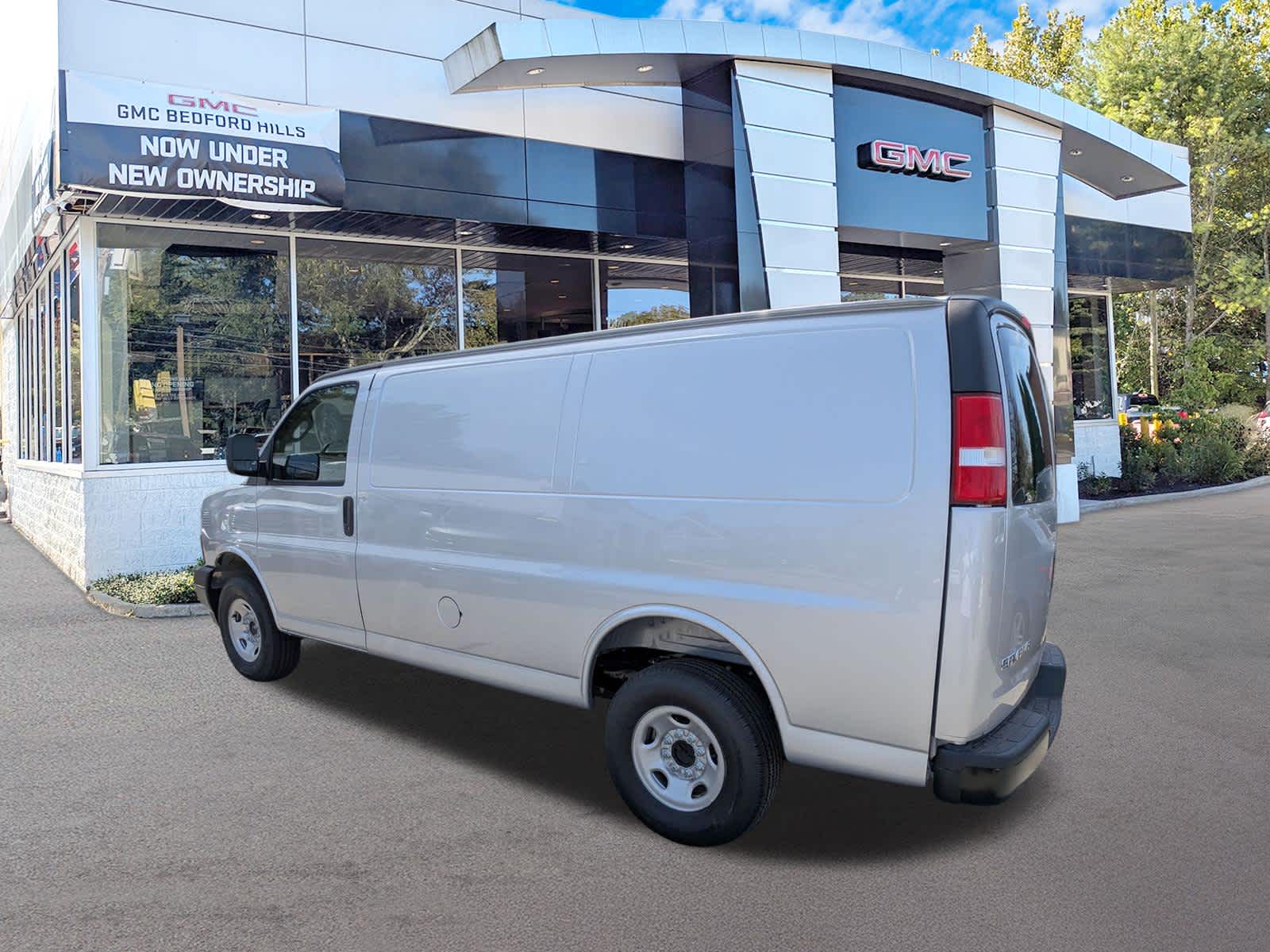 2026 GMC Savana Cargo Van RWD 2500 135"